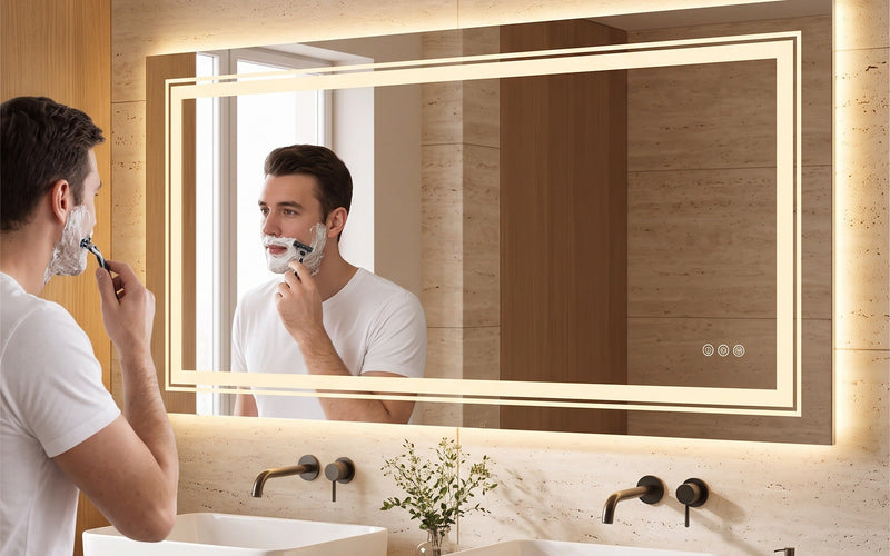 Grand miroir LED au-dessus d'une double vasque